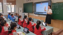 赵自强教员正正在给学生们教学《设想取制制根